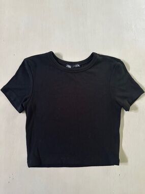 Zara Black Cropped Crew Neck Cropped Baby Tee